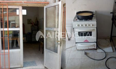 robaron garrafas, ollas y un anafe en la capilla de barrio centenario que eran usadas para dar la copa de leche robaron garrafas, ollas y un anafe en la capilla de barrio centenario que eran usadas para dar la copa de leche