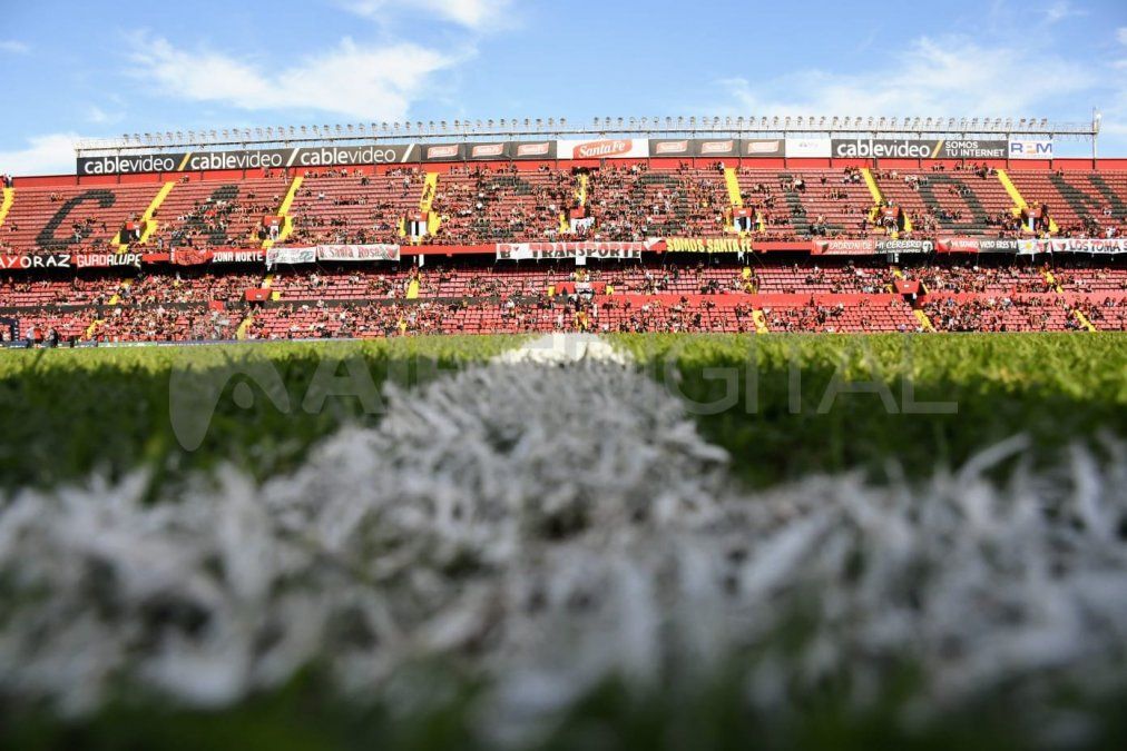 El campo de juego del estadio de Colón será protegido con un sistema especial de baldosas plásticas para evitar daños durante el recital de La Renga.