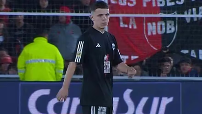 Mateo Apolonio, con solo 14 años, se convirtió en el jugador más joven de la historia en debutar en el fútbol argentino
