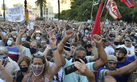 Concentración frente a Tribunales para protestar contra la Corte Suprema de Justicia de la Nación. Concentración frente a Tribunales para protestar contra la Corte Suprema de Justicia de la Nación.