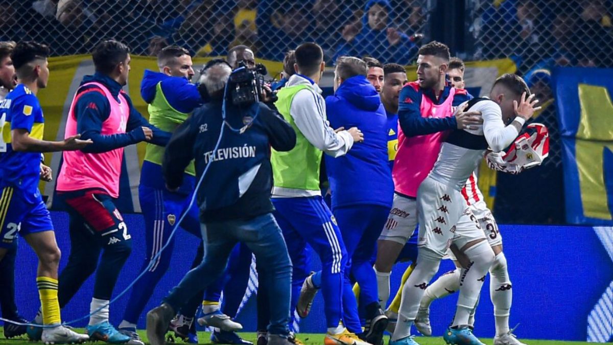 El gol agónico para conseguir el triunfo ante Boca, desataron el festejo del pocho Troyansky que generó una trifulca entre los jugadores de ambos equipos