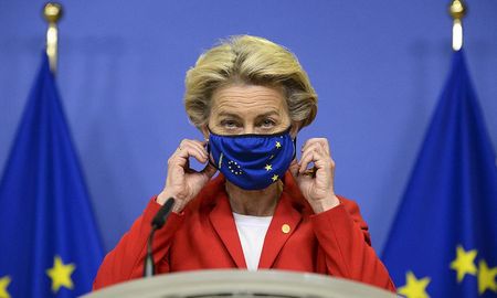 Todo el mundo, donde sea debería tener acceso a los inmunizantes, sostuvo este viernes la presidenta de la Comisión Europea, Ursula von der Leyen. Todo el mundo, donde sea debería tener acceso a los inmunizantes, sostuvo este viernes la presidenta de la Comisión Europea, Ursula von der Leyen.