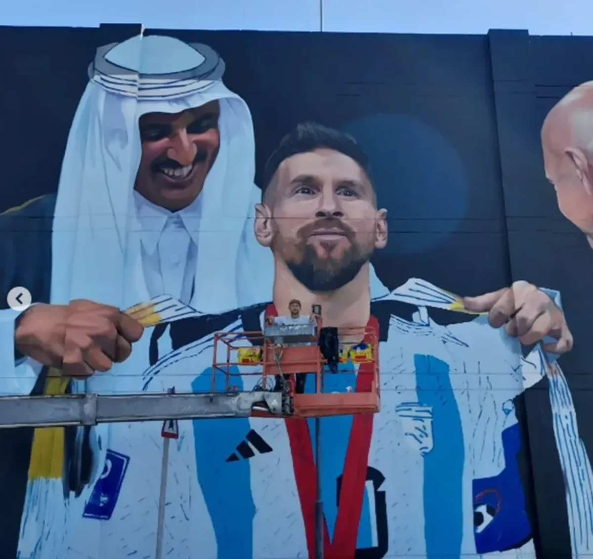 El mural de Messi en Barwa. Foto de la Embajada Argentina en Qatar. El mural de Messi en Barwa. Foto de la Embajada Argentina en Qatar.