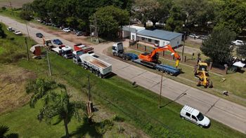 El Gobierno Provincial puso en marcha la repavimentación de 3.400 metros, entre Ruta Nacional N° 11 y Ruta 2, y la construcción de una rotonda en el cruce de la 2 y la 5.