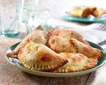 Empanadas de manzana dulce para el postre.