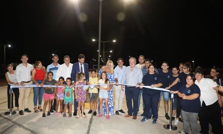 El gobernador Maximiliano Pullaro y el senador Felipe Michlig inauguraron el acceso norte a la ciudad de Ceres. El gobernador Maximiliano Pullaro y el senador Felipe Michlig inauguraron el acceso norte a la ciudad de Ceres.