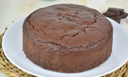 Bizcochuelo de chocolate en 4 pasos: la receta más sencilla para que te salga esponjoso y delicioso Bizcochuelo de chocolate en 4 pasos: la receta más sencilla para que te salga esponjoso y delicioso
