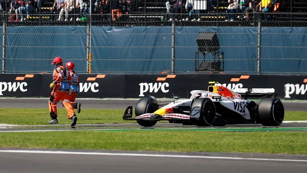 Escándalo en la F1: dos auxiliares casi son atropellados en plena carrera en México