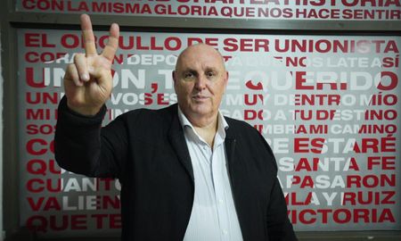 Luis Spahn dialogó con AIRE de los temás más importantes que le interesan al hincha tatengue. Luis Spahn dialogó con AIRE de los temás más importantes que le interesan al hincha tatengue.