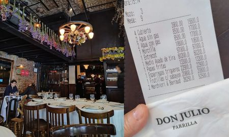 La parrilla Don Julio y el ticket. La parrilla Don Julio y el ticket.