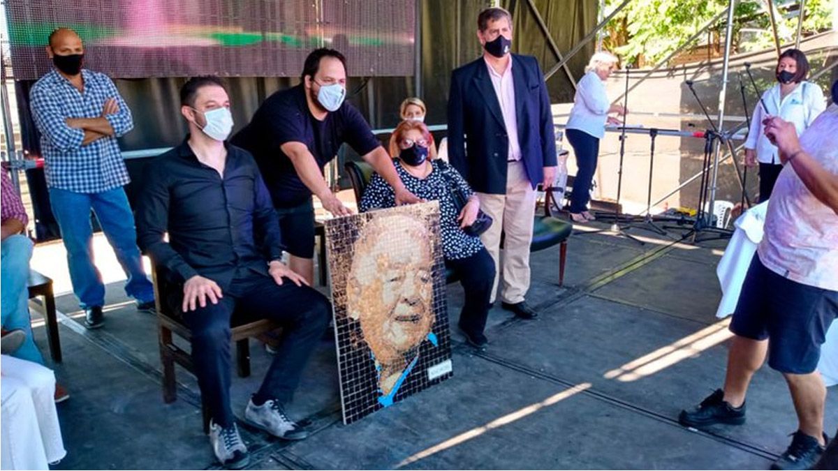 Matias Morla junto a la Ana, hermana de Diego Maradona