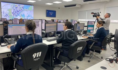 Coudannes precisó que se está ofreciendo la herramienta a otras localidades. Entre Santa Fe y Rosario ya se realizaron 10 talleres y muchas otras visitas al 911 por parte de vecinos e instituciones. Coudannes precisó que se está ofreciendo la herramienta a otras localidades. Entre Santa Fe y Rosario ya se realizaron 10 talleres y muchas otras visitas al 911 por parte de vecinos e instituciones.
