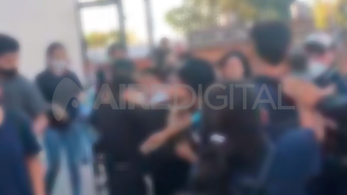 Alumnos de la escuela Borges se enfrentaron a golpes y trompadas.&nbsp;