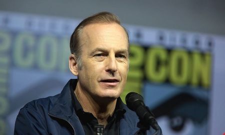 Bob Odenkirk volvió al set de Better Call Saul luego de recuperarse de un infarto. Bob Odenkirk volvió al set de Better Call Saul luego de recuperarse de un infarto.