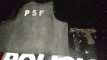 Un hombre de 24 años fue detenido en barrio La Ranita por abuso de arma de fuego y portación ilegítima de un chaleco antibalas.