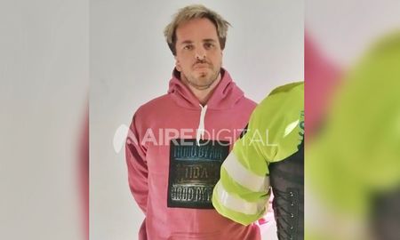 Wabeke es investigado por transporte de estupefacientes en Rosario y también por tener medio kilo de cocaína en una casa de Santa Fe donde vivía antes de ser detenido. Wabeke es investigado por transporte de estupefacientes en Rosario y también por tener medio kilo de cocaína en una casa de Santa Fe donde vivía antes de ser detenido.