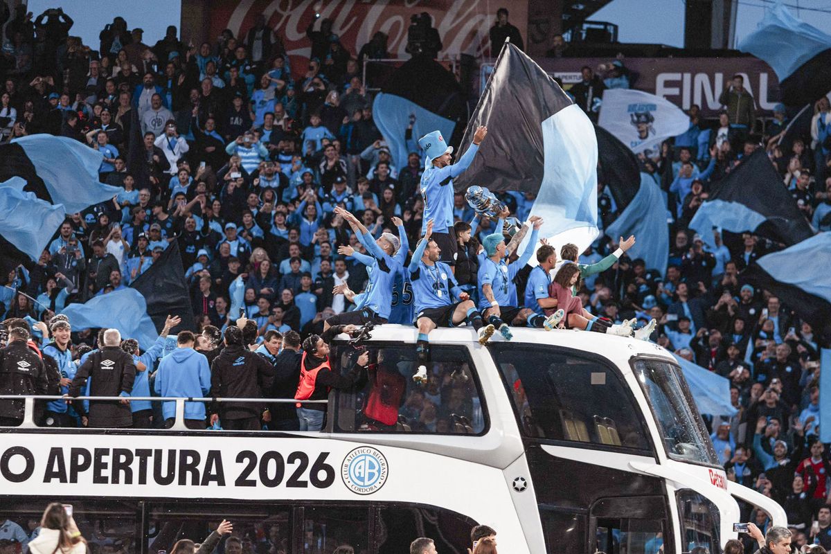 Belgrano desató una locura en Córdoba con la caravana del campeón por Circunvalación
