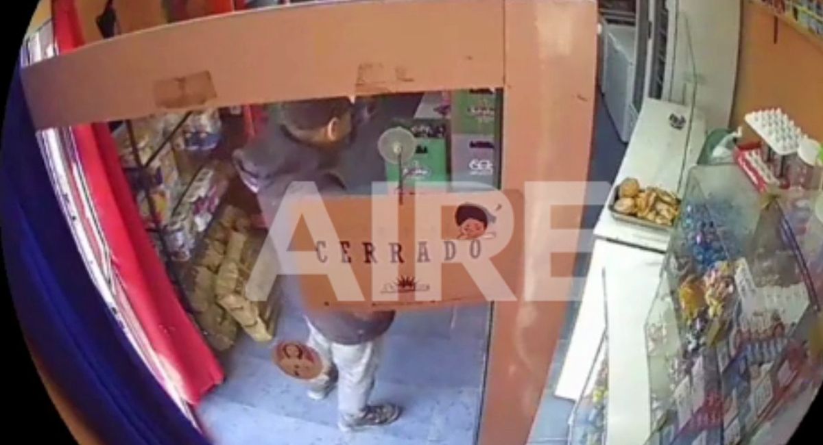 Video: así huyó asustado un ladrón de un negocio en Esperanza