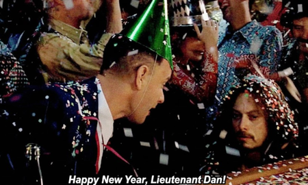 El detalle es que si comienzan a ver Forrest Gump a las 10:38:57 pm del 31 de diciembre, van a poder celebrar a las 00 del 1 de enero el Año Nuevo y acompañar al Teniente Dan.