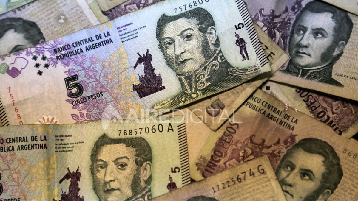Kiosqueros denuncian que no hay monedas de $5 suficientes y varios rechazan los billetes