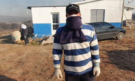Un maestro rural ayudó a los bomberos para defender su escuela de los incendios de Córdoba Un maestro rural ayudó a los bomberos para defender su escuela de los incendios de Córdoba