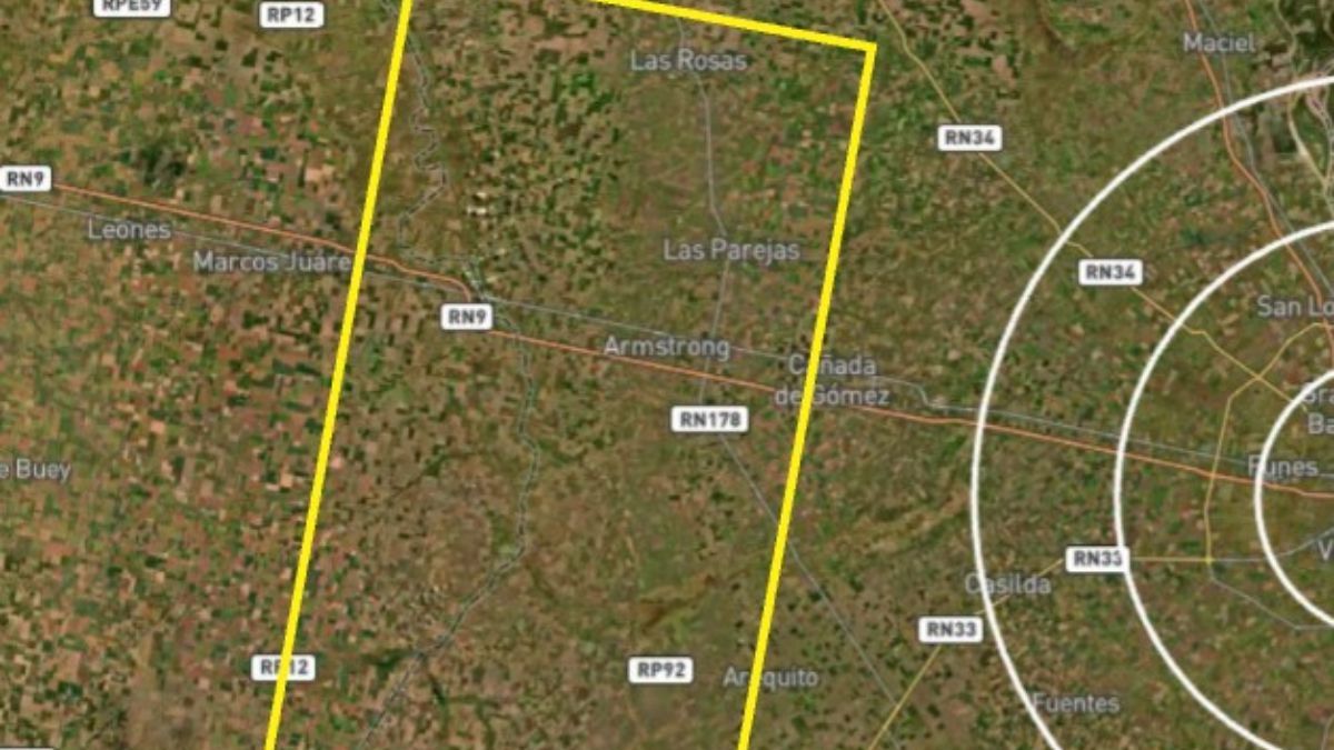 Pasadas las 10.30 entraron en alerta por lluvias y tormentas las localidades de El Trebol, Las Rosas, Las Parejas, Armstrong, entre otras. Pasadas las 10.30 entraron en alerta por lluvias y tormentas las localidades de El Trebol, Las Rosas, Las Parejas, Armstrong, entre otras.