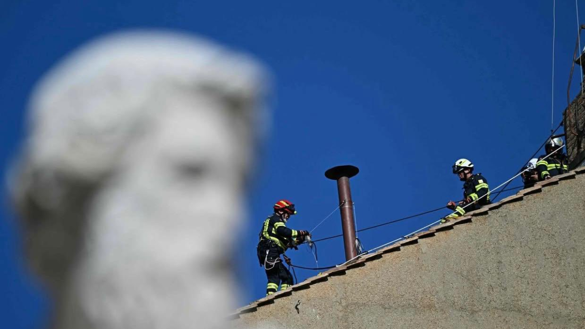 El momento decisivo llegará el jueves por la tarde o el viernes a la mañana, cuando podrían reunirse los dos tercios necesarios para elegir al nuevo Papa. El momento decisivo llegará el jueves por la tarde o el viernes a la mañana, cuando podrían reunirse los dos tercios necesarios para elegir al nuevo Papa.