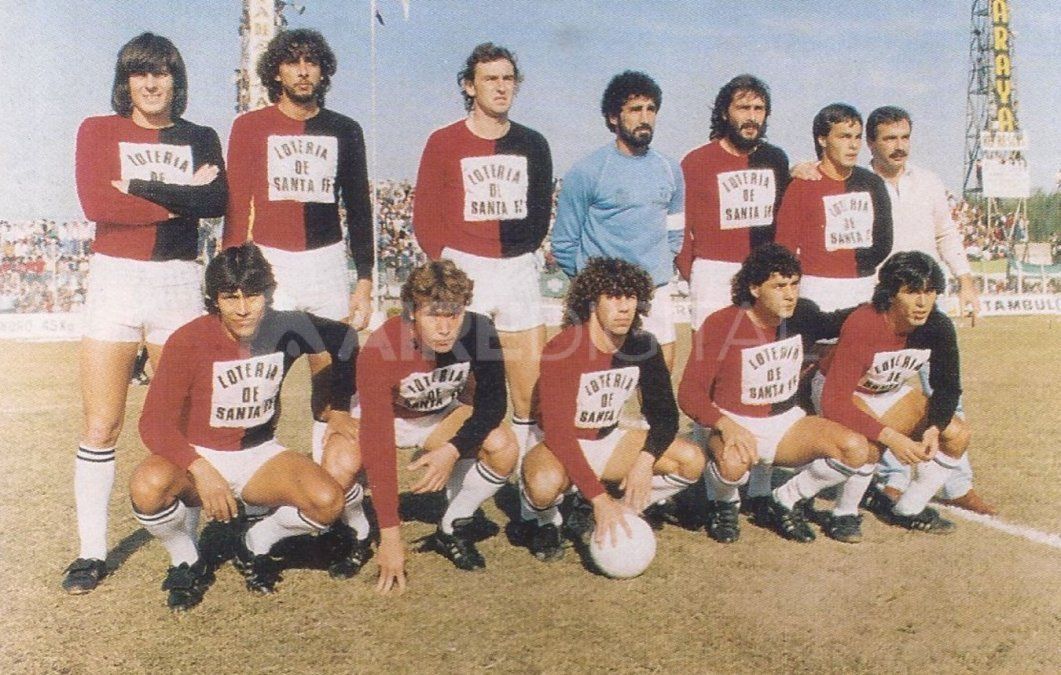 Once inicial de Colón en el año 1987. Detrás Once inicial de Colón en el año 1987. Detrás