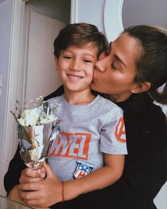 Jimena Barón con su hijo Momo.