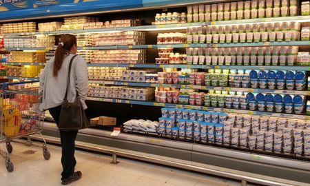 En enero, en cadenas regionales el promedio de compra fue de 7,4 unidades por ticket, con una reducción de 14,1% frente al mes anterior. En enero, en cadenas regionales el promedio de compra fue de 7,4 unidades por ticket, con una reducción de 14,1% frente al mes anterior.