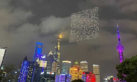Los drones crearon una simulación del campo de batallas del videojuego para posteriormente formar el código QR. Los drones crearon una simulación del campo de batallas del videojuego para posteriormente formar el código QR.