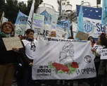 La Cámpora junto a otras organizaciones políticas y sociales realizaron actividades en la puerta del domicilio de Cristina Kirchner, al cumplirse un año de la condena. La Cámpora junto a otras organizaciones políticas y sociales realizaron actividades en la puerta del domicilio de Cristina Kirchner, al cumplirse un año de la condena.