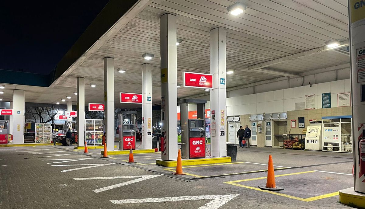 Algunas estaciones de servicio de Santa Fe no despachan de GNC por 24 horas.