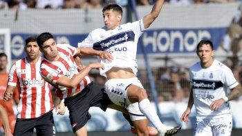 Con tres goles del Pulga Rodríguez, Gimnasia y Estudiantes empataron 4-4 en el Bosque