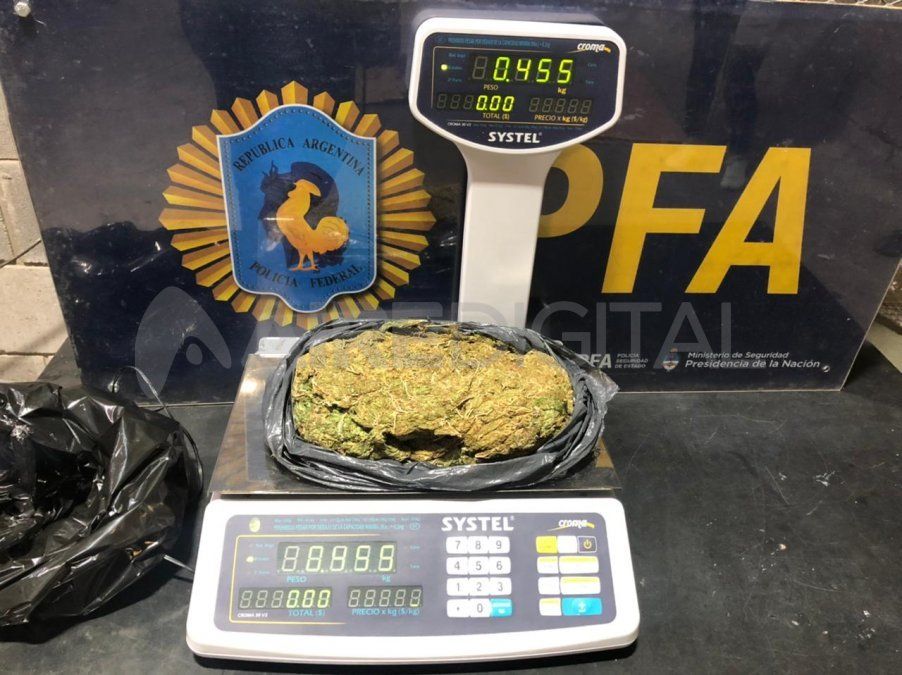 Dinero, armas, celulares y droga fueron algunos de los elementos secuestrados durante los allanamientos.