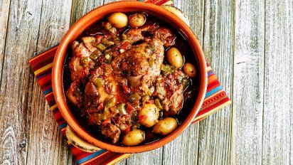 Cómo hacer pollo a la portuguesa con papas y arvejas