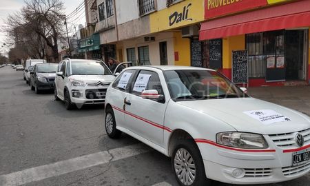 La manifestación en contra del acuerdo de los gremios y el gobierno pasara por diferentes edificios públicos de la ciudad. La manifestación en contra del acuerdo de los gremios y el gobierno pasara por diferentes edificios públicos de la ciudad.