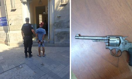 Dos hombres fueron interceptados por el Comando Radioeléctrico en distintos barrios de Santa Fe. Dos hombres fueron interceptados por el Comando Radioeléctrico en distintos barrios de Santa Fe.