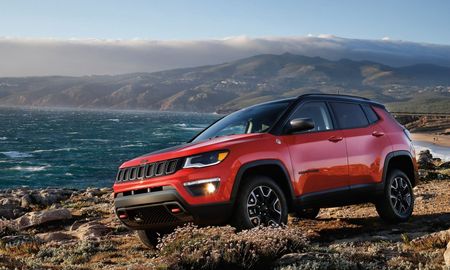Encabezando el tope de la gama Compass, esta variante se destaca por sus características off-road Encabezando el tope de la gama Compass, esta variante se destaca por sus características off-road