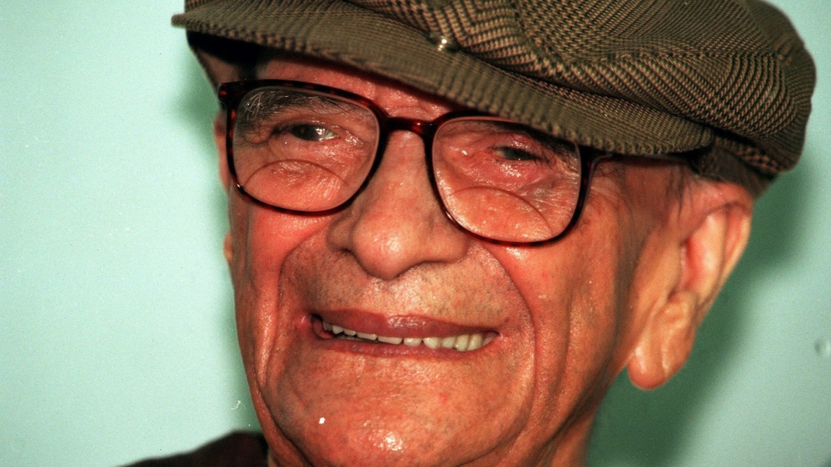 Francisco Cândido Xavier, popularmente conocido como Chico Xavier, fue un famoso médium y divulgador del espiritismo en Brasil y en el resto del mundo.Escribió 451 libros, de los que se vendieron más de 40 millones de copias traducidas a 33 idiomas y 30 libros en braille. Francisco Cândido Xavier, popularmente conocido como Chico Xavier, fue un famoso médium y divulgador del espiritismo en Brasil y en el resto del mundo.Escribió 451 libros, de los que se vendieron más de 40 millones de copias traducidas a 33 idiomas y 30 libros en braille.
