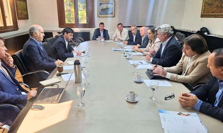 Los dirigentes destacaron la importancia de continuar el diálogo institucional con el Gobierno nacional para dar seguimiento a los reclamos del sector. Los dirigentes destacaron la importancia de continuar el diálogo institucional con el Gobierno nacional para dar seguimiento a los reclamos del sector.