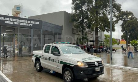 Este miércoles personal de Gendarmería culminó el allanamiento ordenado por la Unidad Fiscal Federal de Santa Fe, a cargo de Gustavo Onel. Este miércoles personal de Gendarmería culminó el allanamiento ordenado por la Unidad Fiscal Federal de Santa Fe, a cargo de Gustavo Onel.