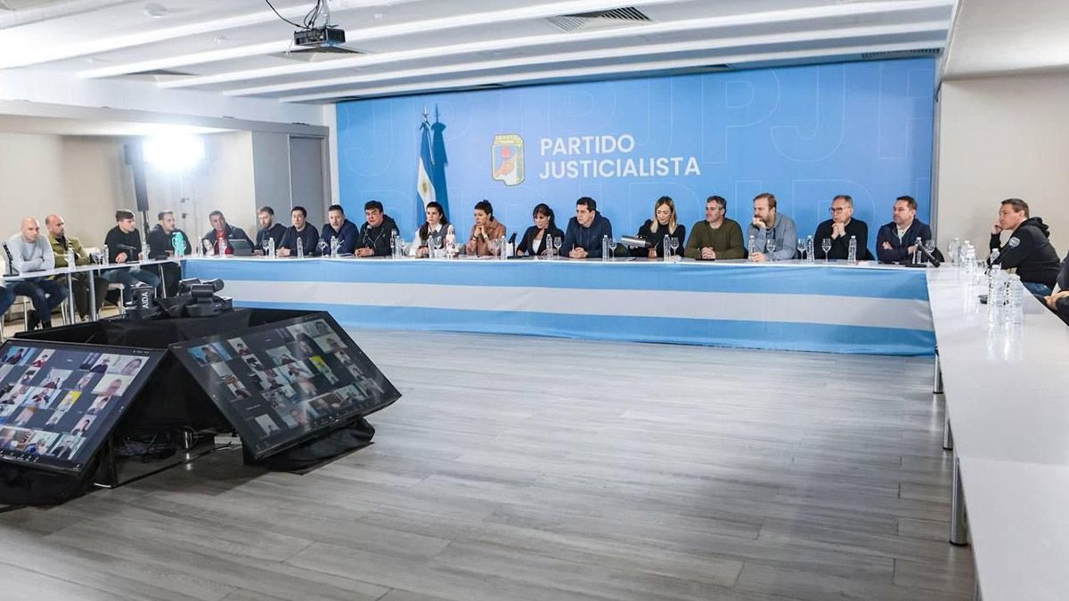 Intendentes de todo el país organizaron la movilización para acompañar a Cristina Fernández de Kirchner a Comodoro Py