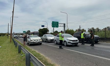 Múltiple choque en la ruta 168: cinco autos involucrados y una personas trasladada. Múltiple choque en la ruta 168: cinco autos involucrados y una personas trasladada.