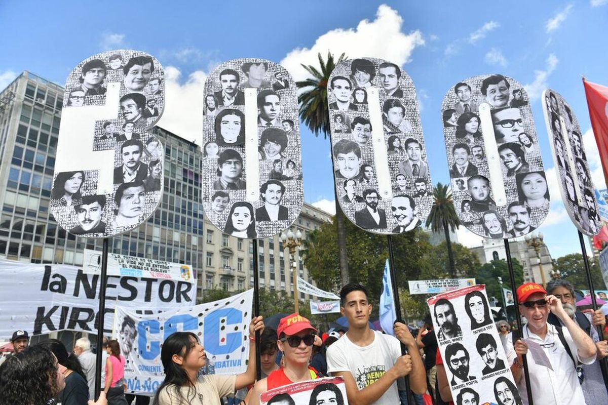 Los desaparecidos en el último golpe militar en la Argentina, presentes en la marcha. Los desaparecidos en el último golpe militar en la Argentina, presentes en la marcha.