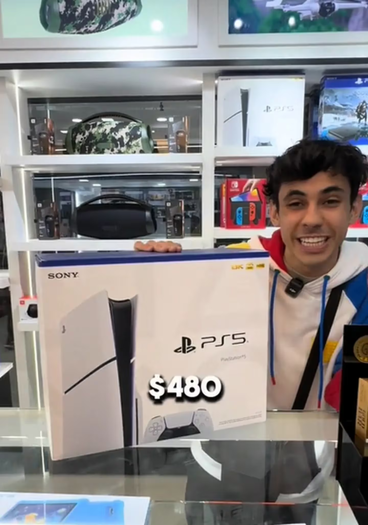 Según reveló el joven de TikTok, la PlayStation 5 se encuentra a menos de 500 mil pesos. Según reveló el joven de TikTok, la PlayStation 5 se encuentra a menos de 500 mil pesos.
