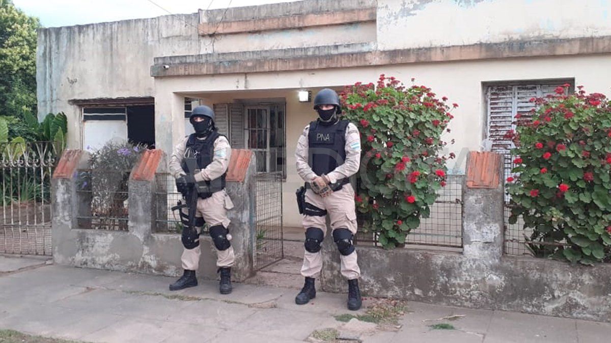 Se realizaron allanamientos en inmuebles de Coronda y Larrechea