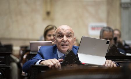 La oposición solicitó una sesión para avanzar con la modificación de la legislación de DNU y la remoción de José Luis Espert de la presidencia de la Comisión de Presupuesto. La oposición solicitó una sesión para avanzar con la modificación de la legislación de DNU y la remoción de José Luis Espert de la presidencia de la Comisión de Presupuesto.