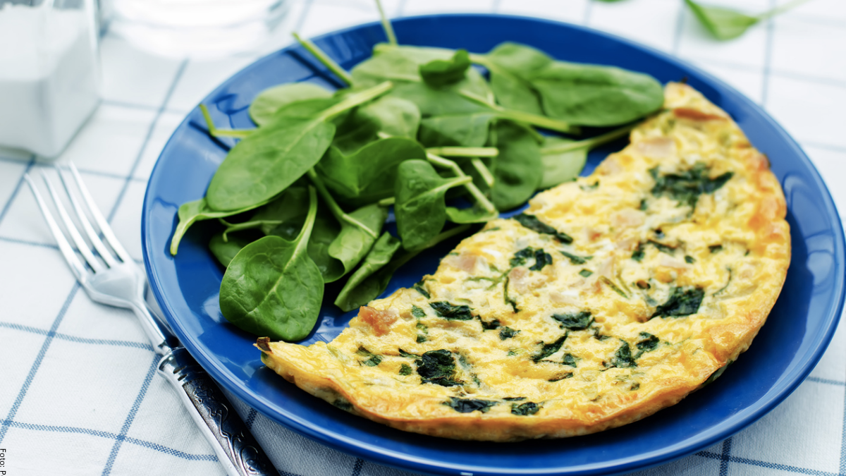 La receta infalible para hacer tortilla francesa de espinaca con pocos ingredientes