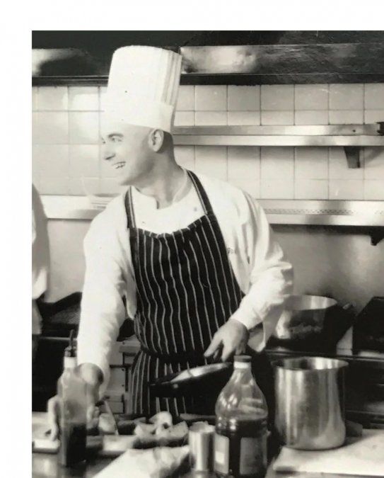 Trabajó con Francis Mallmann, donde se desempeñó como jefe de cocina.